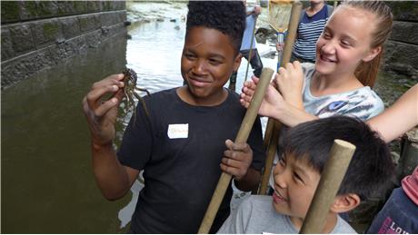 Crab catching with Creekside Educational Trust